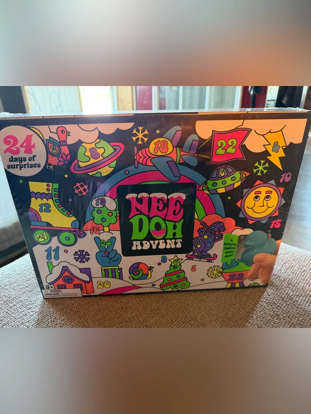 Advent Calendar with Pink and Green Knittens